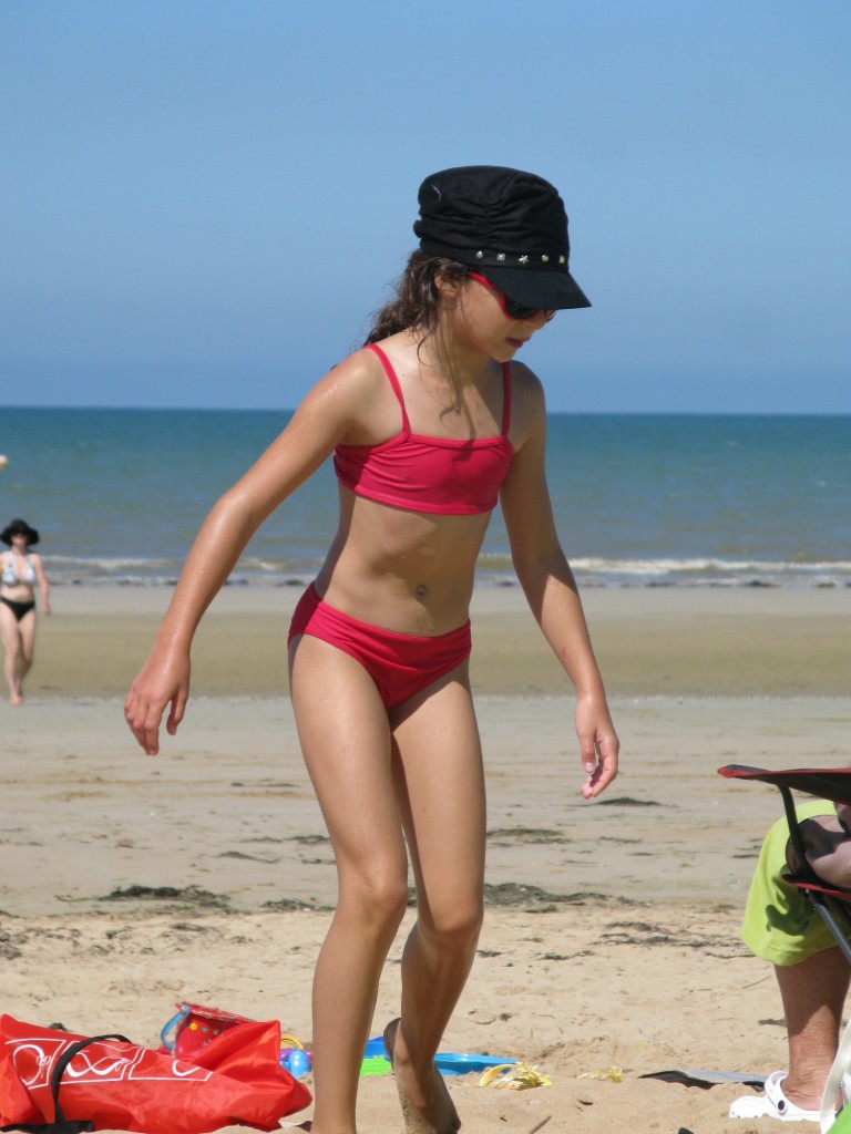 Girl 2 at the beach (2).JPG
