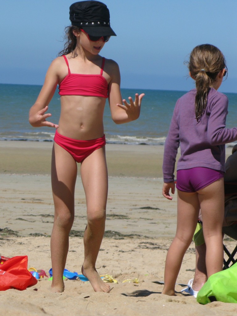Girl 2 at the beach (15).JPG