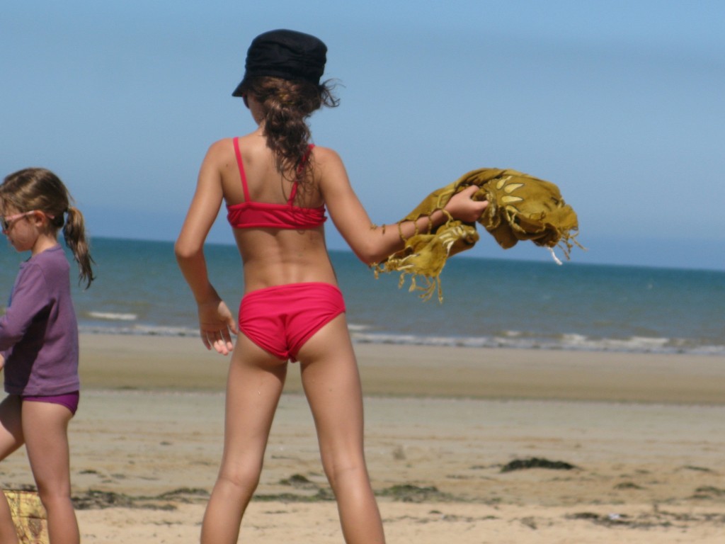 Girl 2 at the beach (10).JPG