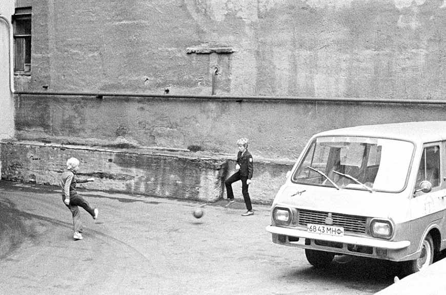 1980-Moscow-Yard.jpg