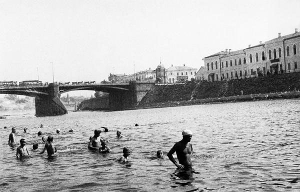 rodchenko-1926-moscou-river.jpg