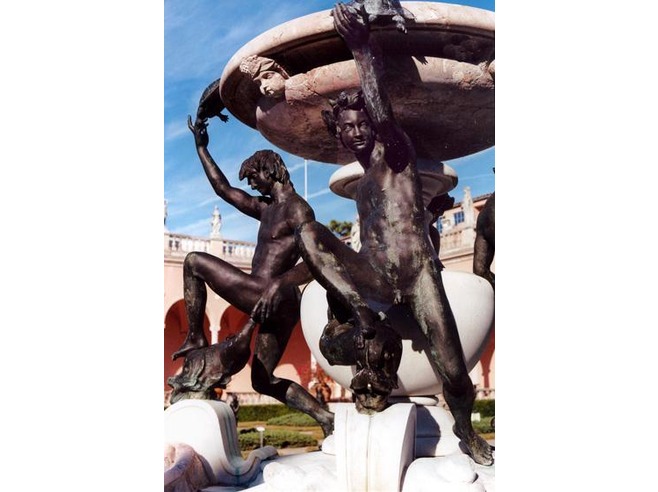3929214-Statue_in_the_Ringling_A