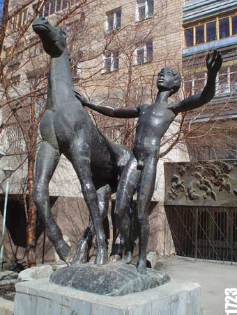 Скульптура Мальчик с лошадью Ека