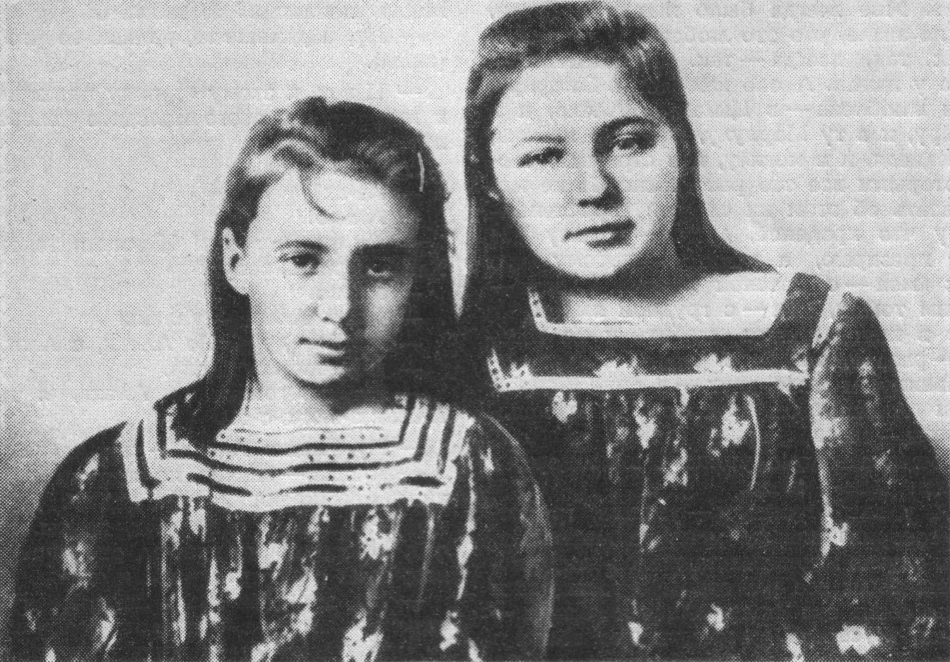 Марина и Анастасия Цветаевы.jpg