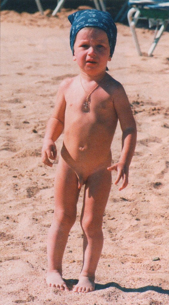 Мальчик на пляже.jpg