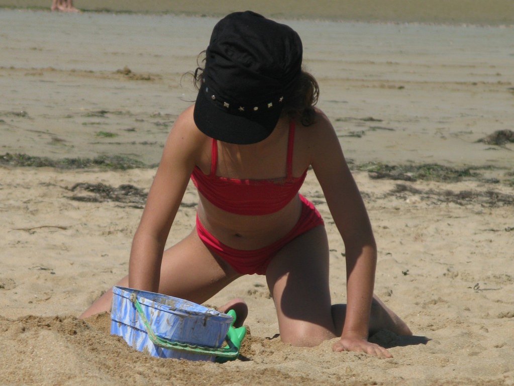 Girl 2 at the beach (28).JPG