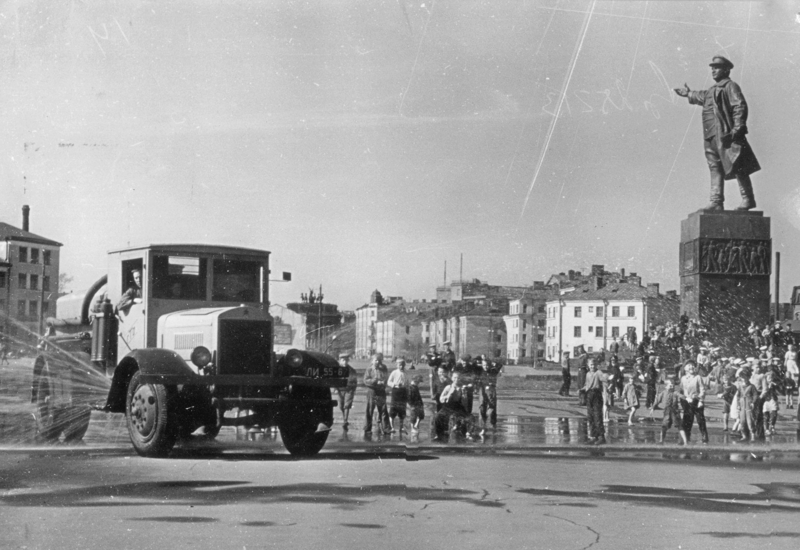 Кировская площадь 1946.jpg