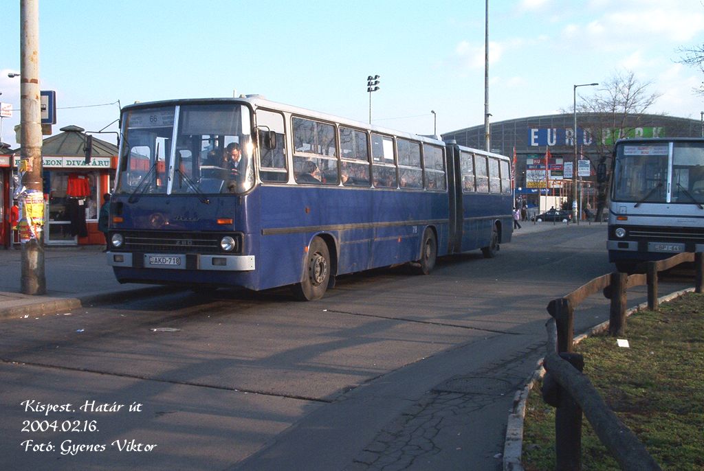 Busz AKD-718.jpg