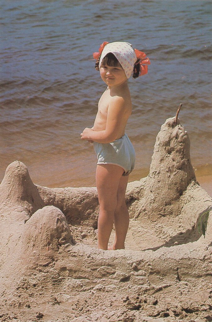 Юная киевлянка на пляже.jpg