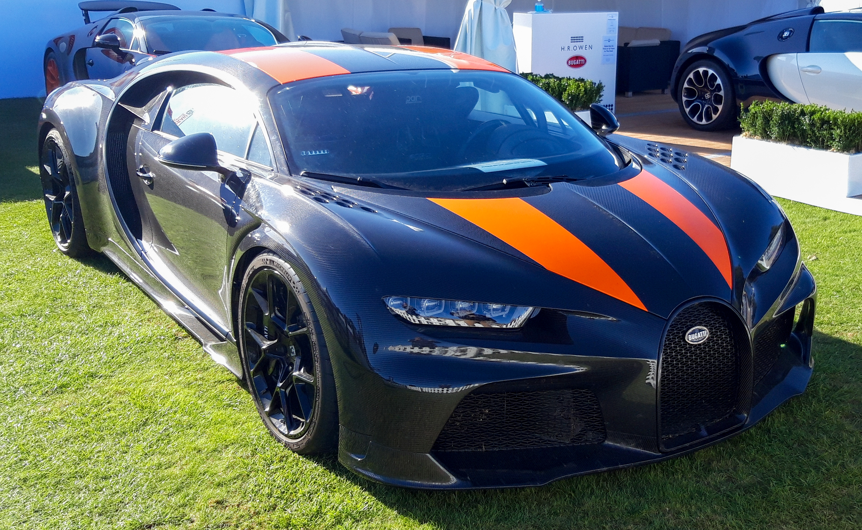2020_Bugatti_Chiron_Super_Sport_300+_Prototype.jpg